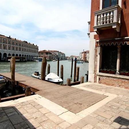 Guest house Palazzo Lion Morosini - Check In Presso Ai Santi Apostoli