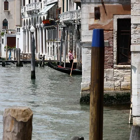 Palazzo Lion Morosini - Check In Presso Ai Santi Apostoli Venice
