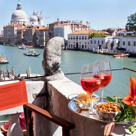 Palazzetto Pisani Grand Canal Veneza