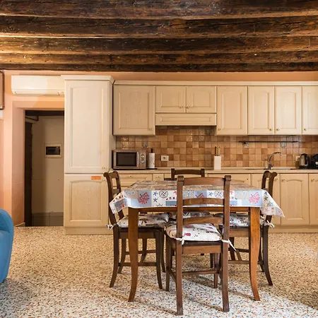 Apartment Lovely Flat With Canal View Near Rialto Bridge *