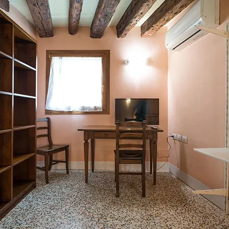 Apartamento Lovely Flat With Canal View Near Rialto Bridge
