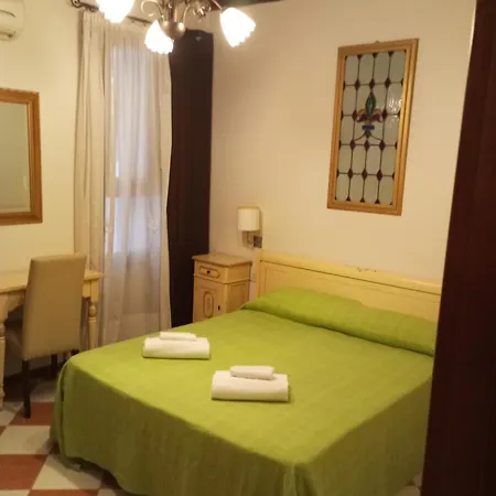Henry Hotel 2*