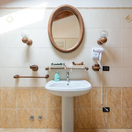 Jolly Private With Bathroom Apartment