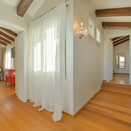 Isabella - Venice Retreat - Swimming Pool And Garden Villa