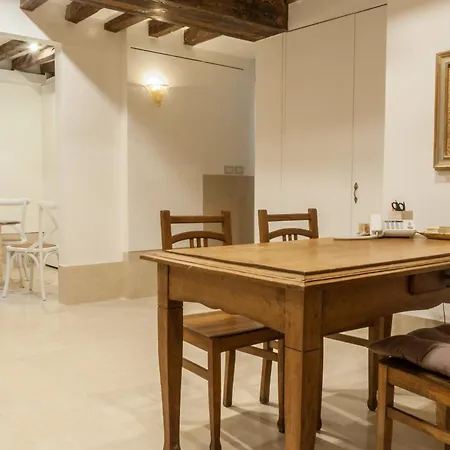 Ca' San Trovaso - 6 Bed and Breakfast