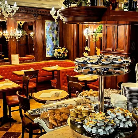 Hotel Lux 3*