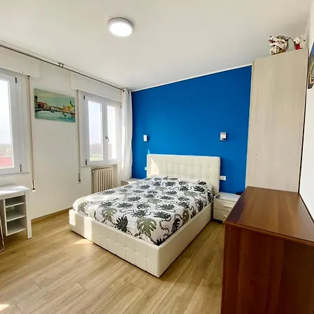 Homestay Venice Station House