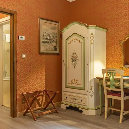 La Fenice Et Des Artistes