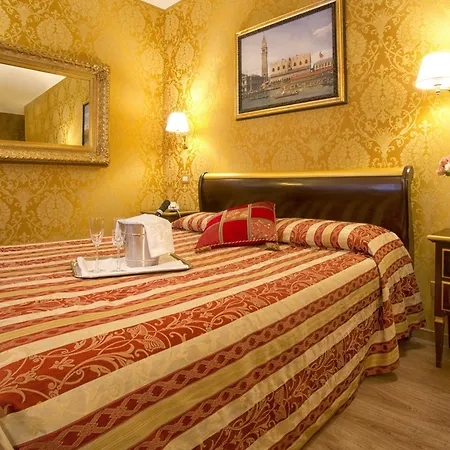 Bed & Breakfast Residenza Goldoni 3*