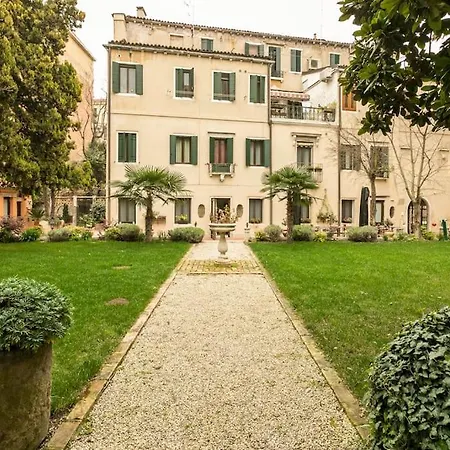Cinqueteste Luxury 2* Venice
