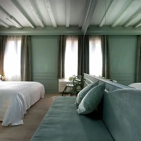 Aquamare, Boutique