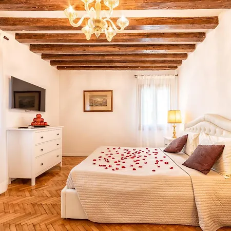 Casanova Fenice - Canal View Apartment