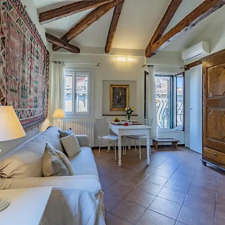 Lo Squero 3 With Balcony In Dorsoduro Apartment Venice