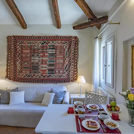 Lo Squero 3 With Balcony In Dorsoduro Apartment *