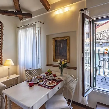 Lo Squero 3 With Balcony In Dorsoduro Venice