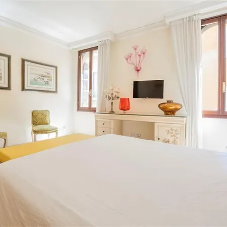 Ca' San Marco, Literally 20 Meters From San Marco Square! Apartment