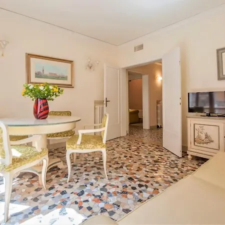 Ca' San Marco, Literally 20 Meters From San Marco Square! Apartment Venice
