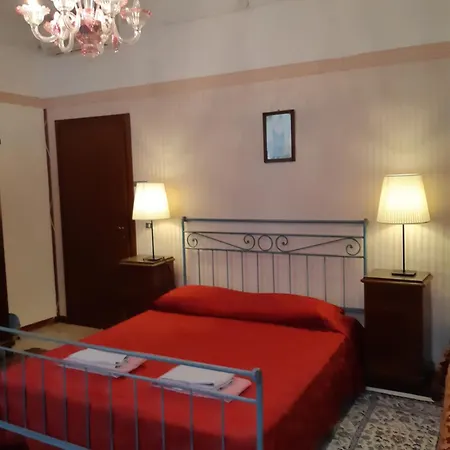 Fiabe Πανσιόν Βενετία