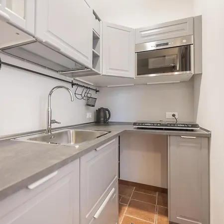 Casa Luna - 10 Min From Train Station Apartment *