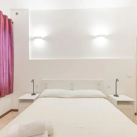 Casa Luna - 10 Min From Train Station Apartament