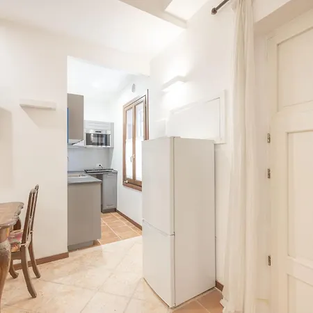 Casa Luna - 10 Min From Train Station Apartment *