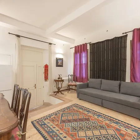 Casa Luna - 10 Min From Train Station Apartment *