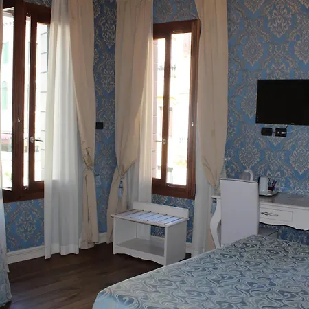 Charming Palace Santa Fosca בית הארחה