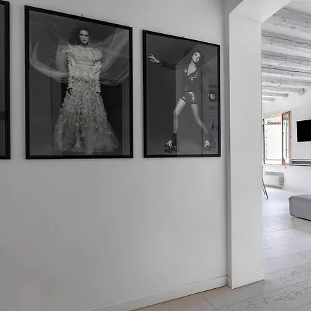 Black And White Apartment Venedig