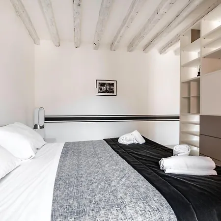 Apartment Black And White Venedig