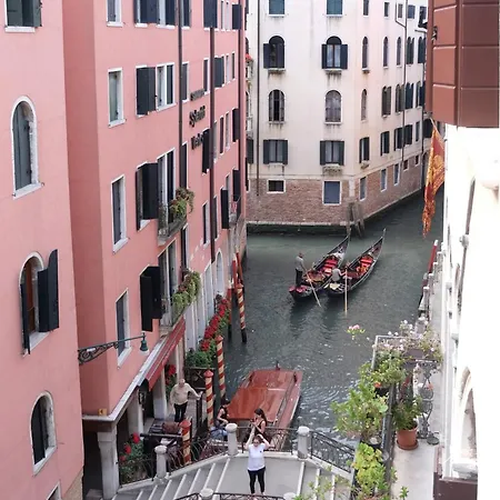 Ross' House 1 * Venice