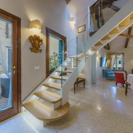 아파트 Casa Virginia Direct At The Canal Cannaregio With Own Roof Terrace 베니스