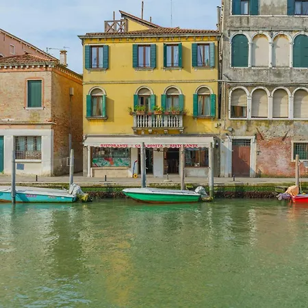 아파트 Casa Virginia Direct At The Canal Cannaregio With Own Roof Terrace