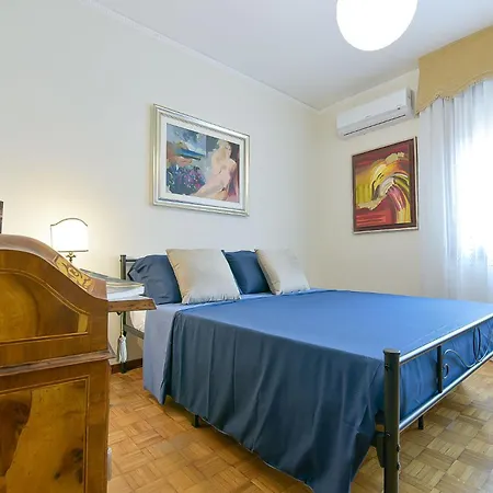 Apartment Queen Isabel Mestre