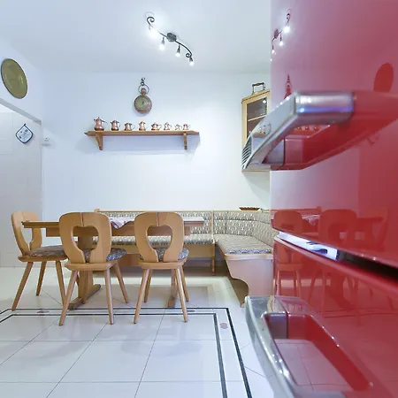 Queen Isabel Apartment