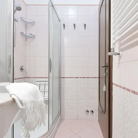 Queen Isabel Apartment