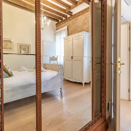 Italian Experience-riva Degli Schiavoni Boutique * Venice