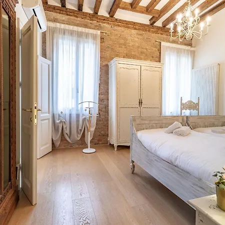 Italian Experience-riva Degli Schiavoni Boutique Venice