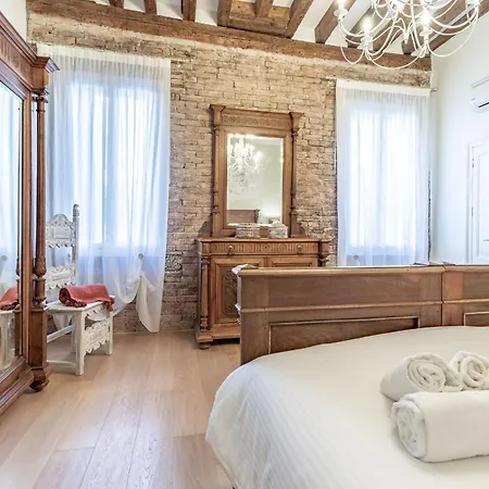 Italian Experience-riva Degli Schiavoni Boutique