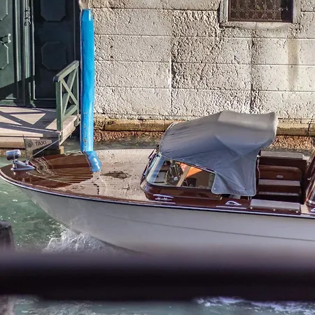 Italian Experience-riva Degli Schiavoni Boutique