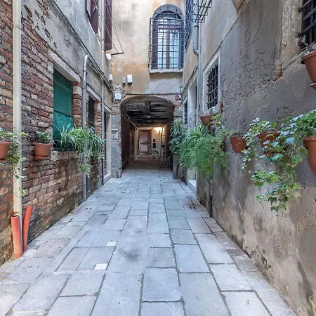 Italian Experience-riva Degli Schiavoni Boutique