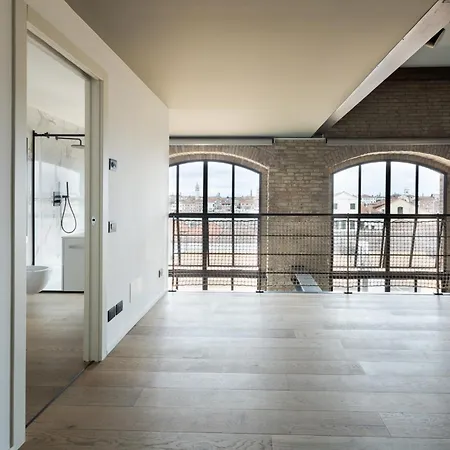 Penthouse - Loft With Canal View Apartment
