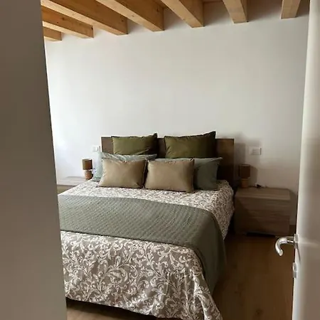 Casa Rielta, Tram E Parking Daire Mestre