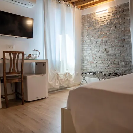 Guest house Hermes San Marco 2*