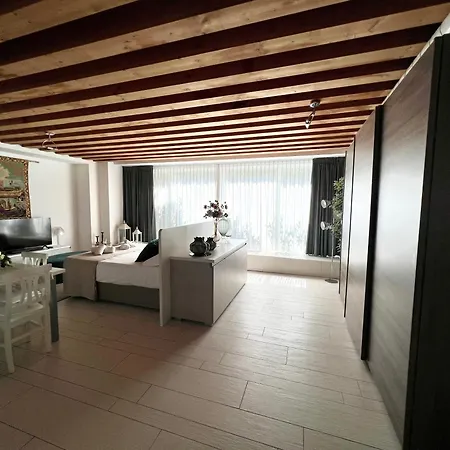 Lucky House Apartment