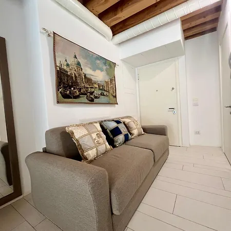 Lucky House Apartment *