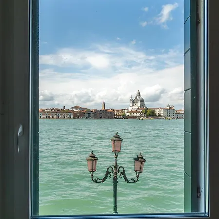 3 Windows On St - Waterfront * Venice