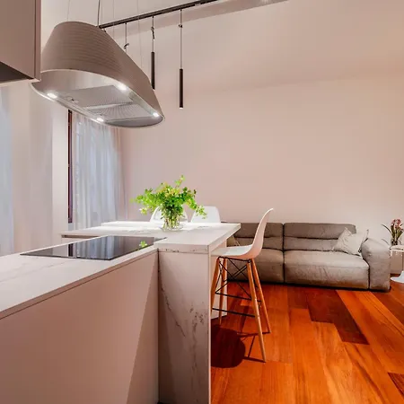 San Barnaba Palace R&r Apartment *