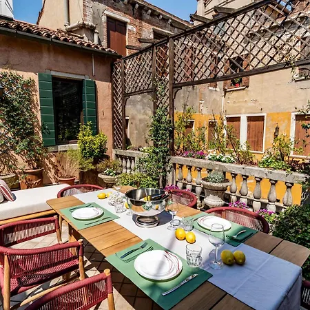 San Barnaba Palace R&r Apartment