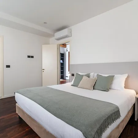 Apartment San Barnaba Palace R&r *