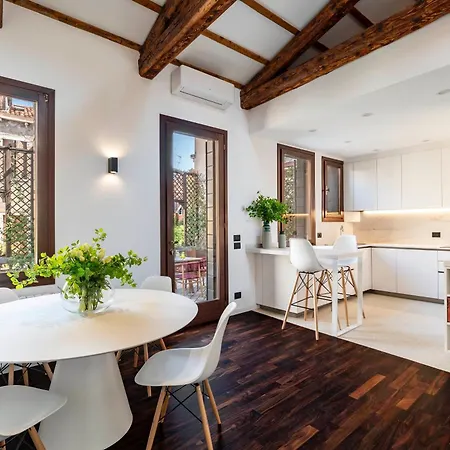 Apartment San Barnaba Palace R&r Venice
